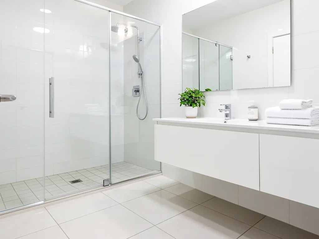 Spotless bathroom after a thorough deep clean